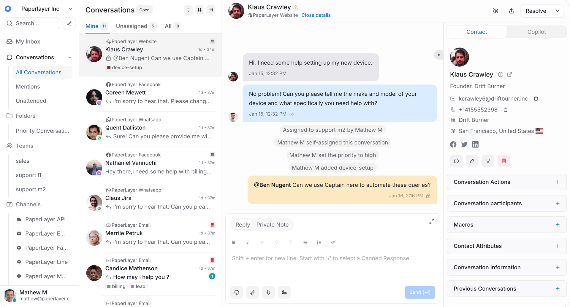 Official Chatwoot sample support inbox showing a customer conversation and a private team note